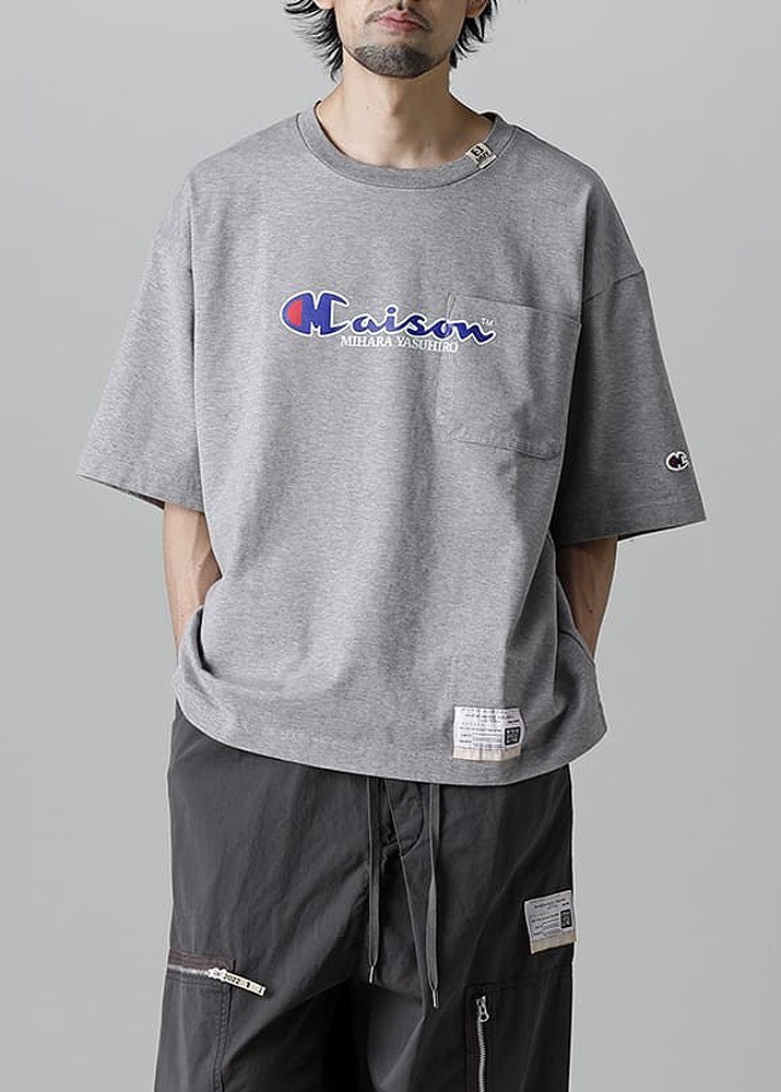 [국내당일발송] 메종 미하라 야스히로 22SS 챔피언 로고 티셔츠 [그레이] A08TS701 GRAY